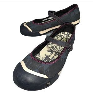 IN SEARCH OF - KEEN women’s Mary Janes size 11